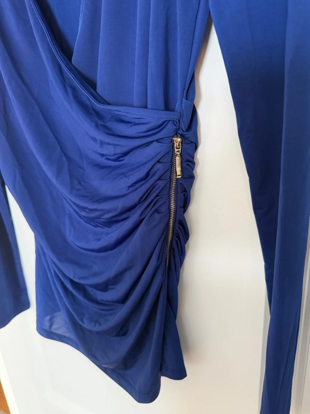 Carmen Marc Valvo Deep Blue Draped V-Neck Long Sleeve Top - Picture 2 of 4
